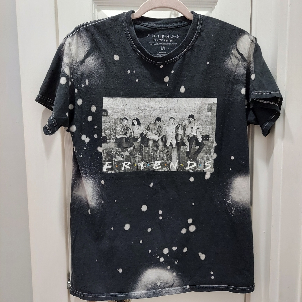 Friends t-shirt Short Sleeves round Neckline Size Medium